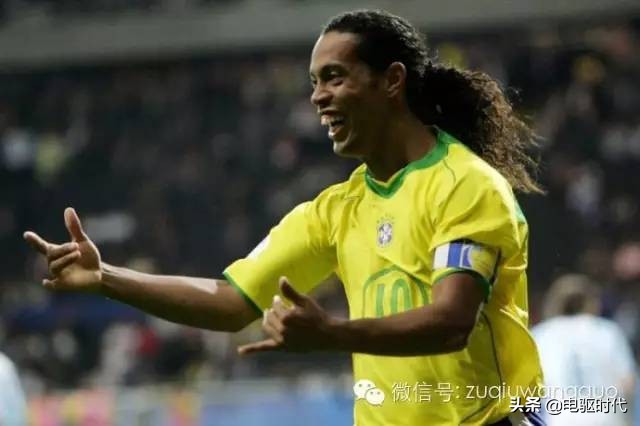 牛尾巴挑球过人教学,五人球过人技巧