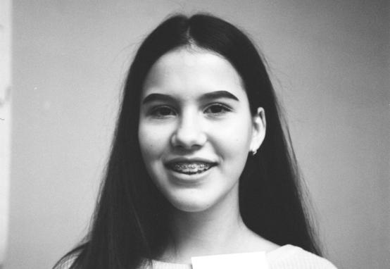 10岁小孩戴隐形牙套好还是钢牙好,青少年正畸选钢牙套还是隐形牙套