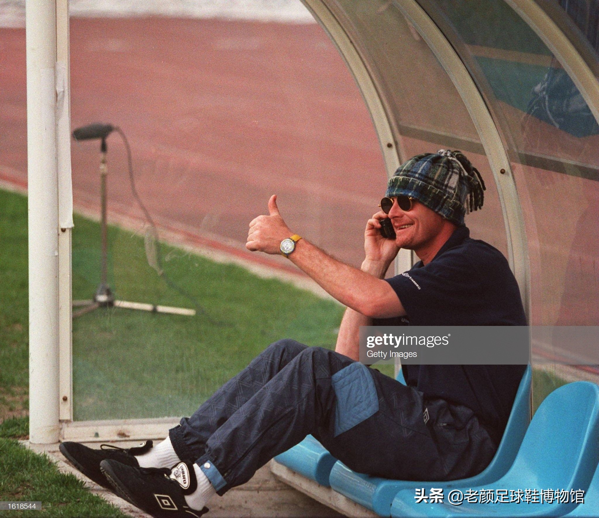 破产酒鬼的球鞋拍卖值6万，加图索的恩人名字成为香港路名