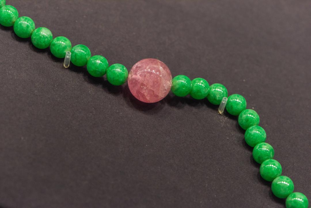 清代满绿翡翠朝珠价格,清代朝珠翡翠佛塔