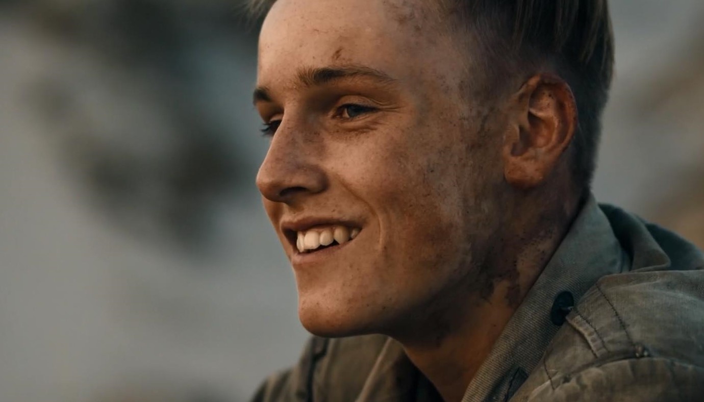 根据真实事件改编，那片美丽的沙滩上，无数孩子像狗一样死去