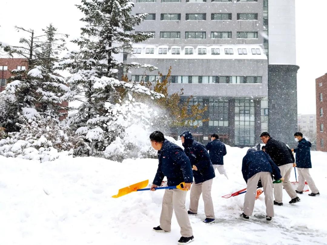 最厚的雪VS最深的情，数万鞍钢人以如炬决心打响立冬之战