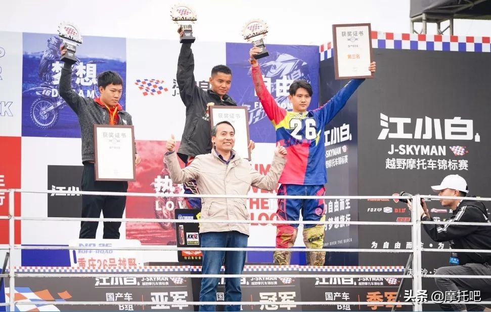 这摩托真好喝。。。不对....这酒真好骑！