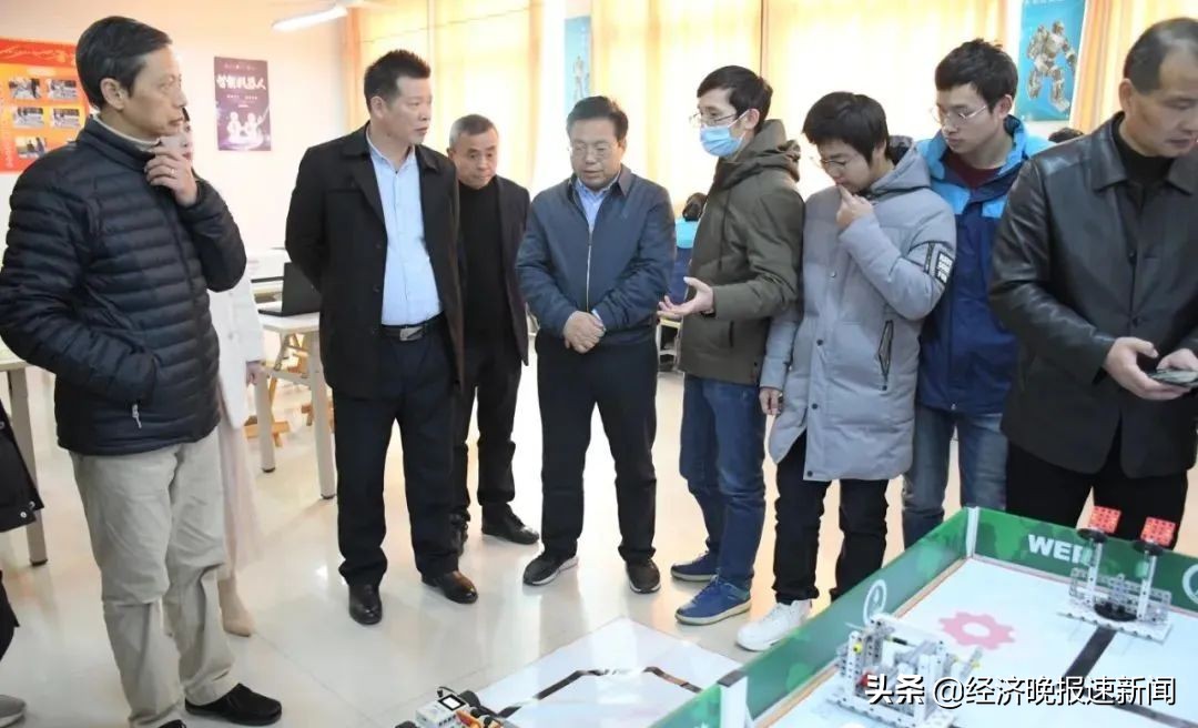 江西省普通高*特中**色学校评估组专家在临川三中开展评估活动