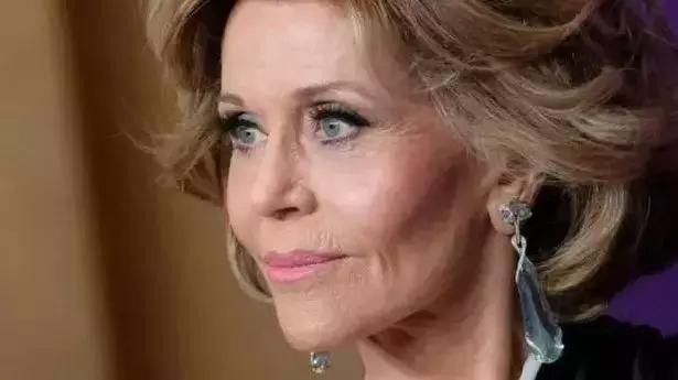 她一生自贱，真相不过是因为童年被毁