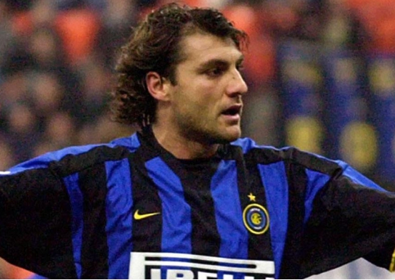 足坛历史上最厉害的三个人,足坛三个火枪手是谁