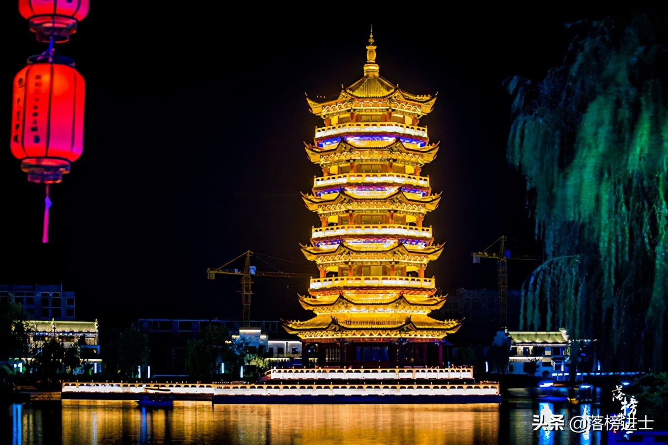 安徽滁州有一座定远古城，有1500多年历史，晚上比白天还热闹