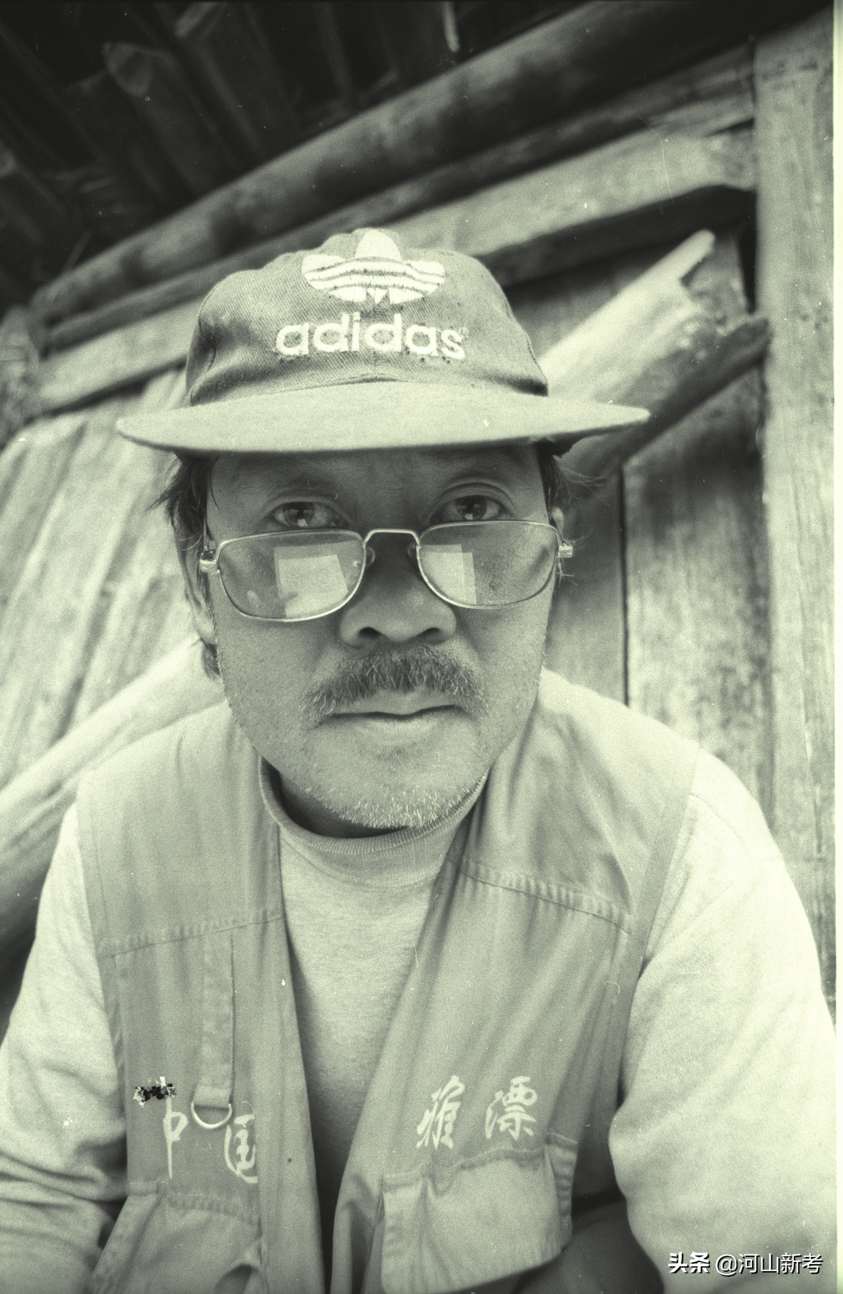 二十个男人和一条江（附：每个队员大头照）