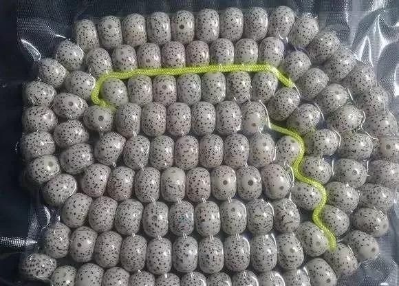 星月菩提真空包装里反油,星月菩提手串为什么要真空包装