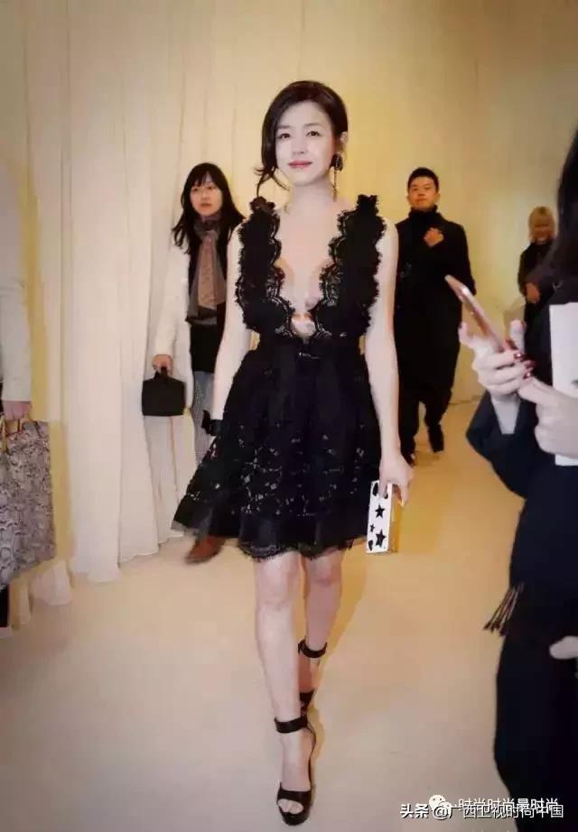 显脸瘦的方法和穿搭,显脸瘦显高的发型怎么扎