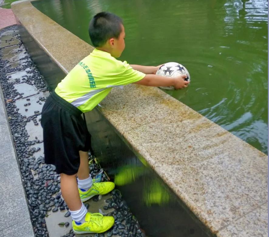 小小少年足球教学,青少年足球成长之路