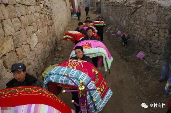 结婚当天新娘要搞卫生的习俗,新娘闹洞房风俗