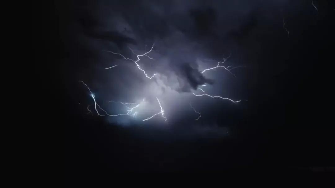 世界上有哪些神奇的闪电,自然界的黑色闪电