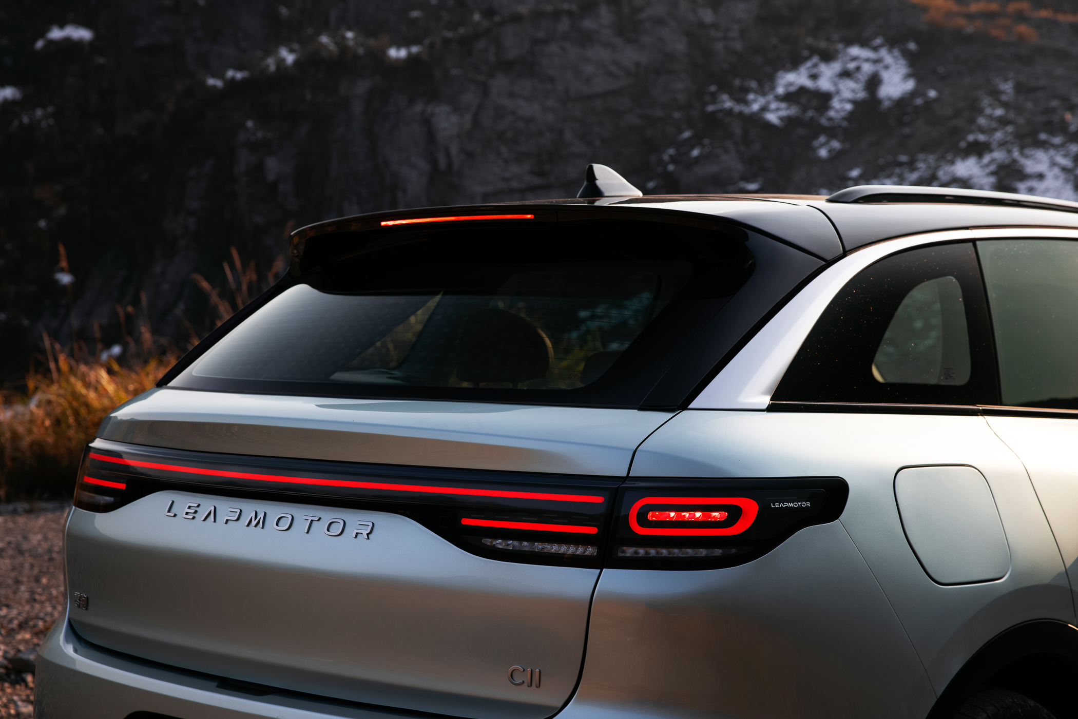 新晋纯电suv爆款零跑c11,沉浸式体验全新零跑c11