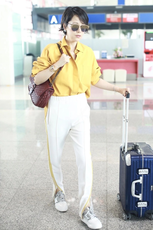 嫌弃“校服裤”太丑不想穿?今夏get这3个小技巧,谁穿谁时髦