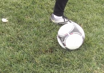 侧凌空射门的正确方法,凌空射门教学