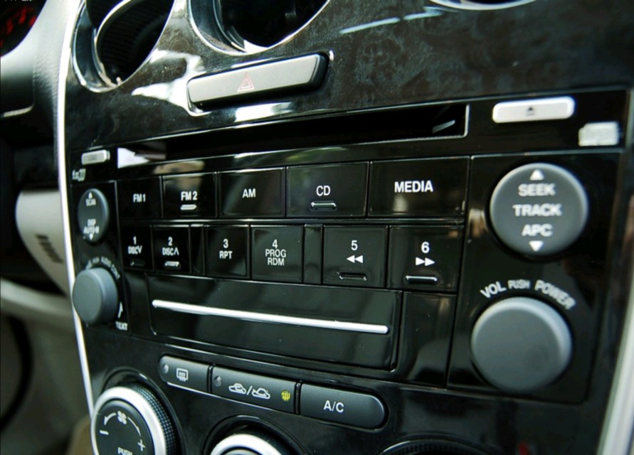 情怀老车马自达6wagon瓦罐旅行版