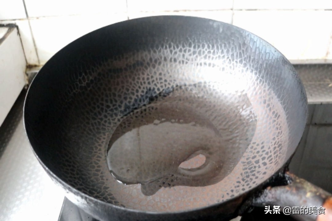 炒菜锅用久了又脏又粘,炒菜锅粘锅清洗小妙招