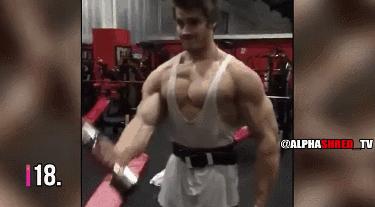 肌肉猛男展示腹肌胸肌,肌肉男八块腹肌和强壮的胸肌