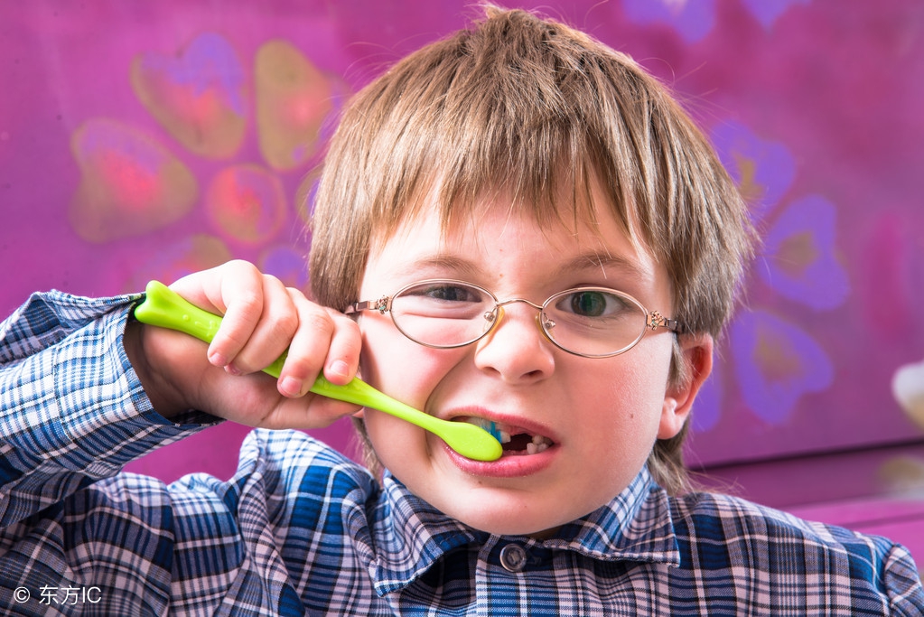 牙龈出血牙龈松动的原因是什么,牙龈出血用治牙龈的牙膏管用吗