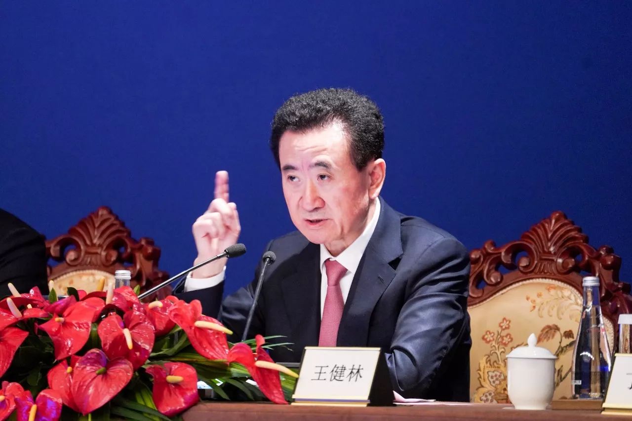 王健林曾发誓要在香港买栋楼，发家后为何没有？看许家印现状就知