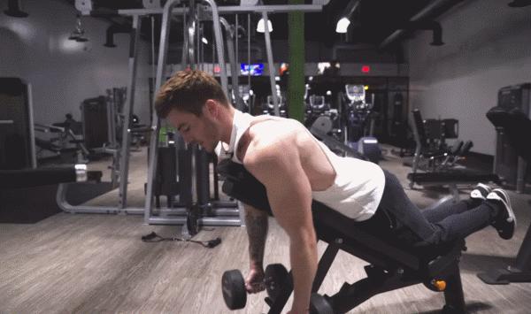 哑铃练背新手高效的动作,哑铃练背最直接有效动作