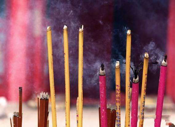 烧香祈福要怎样说才是正确的,烧香拜佛怎样祈祷