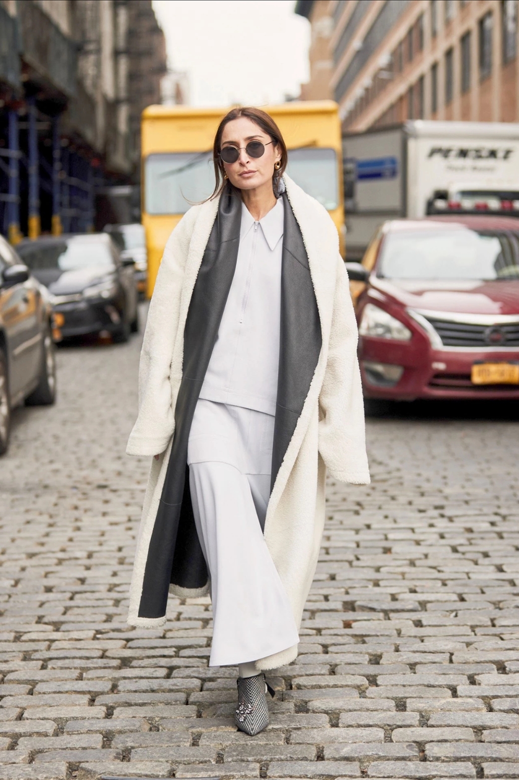 盆骨宽屁股大女生穿搭,骨盆偏大的女人穿什么好看