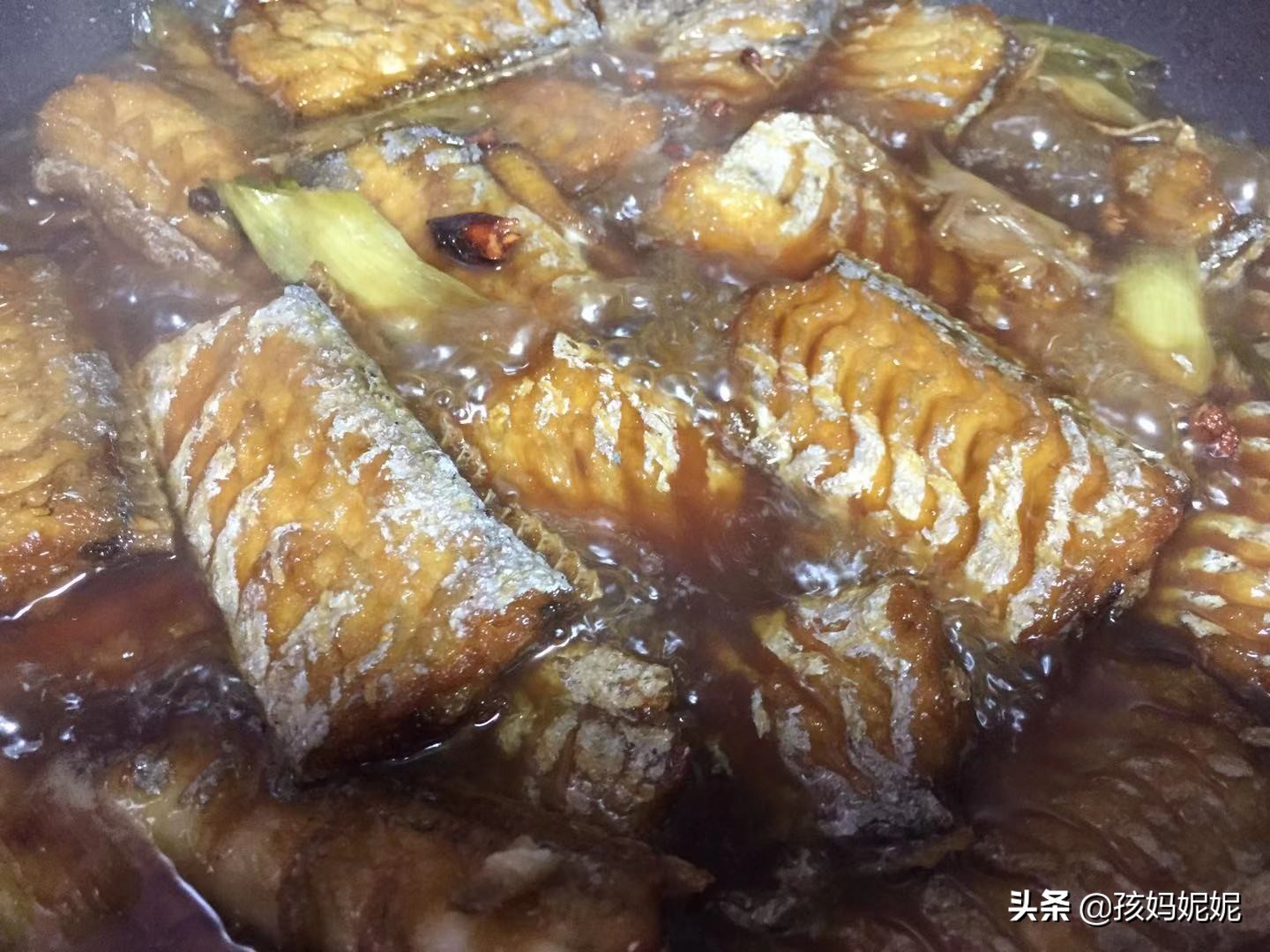 剩下的鱼泡汤炖什么好吃,家常炖鱼酸甜辣口味