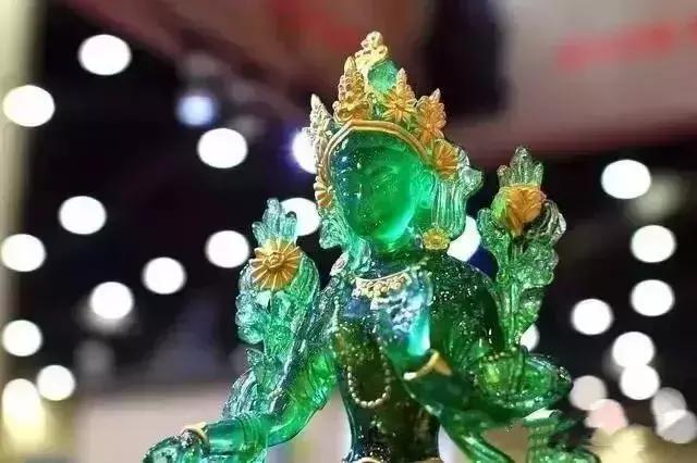 皇帝也会被骗？泰国镇国至宝，价值20亿的翡翠佛很可能不是翡翠