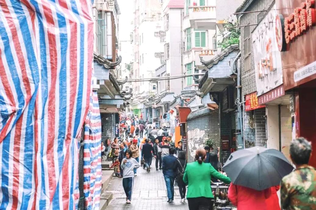 深圳花了17个月，“赶走了”居住在千年古城里的30000人