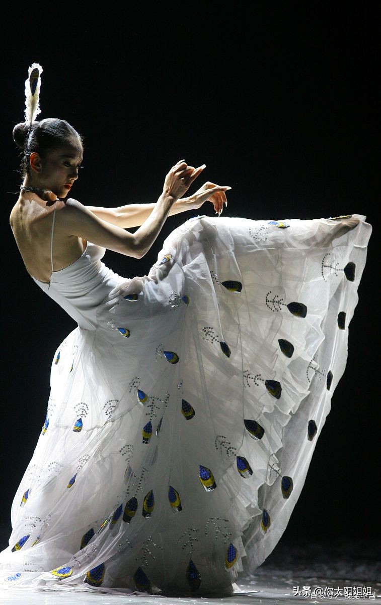 后背毛孔粗大怎么办痘少,后背毛孔粗大出油长痘痘怎么办