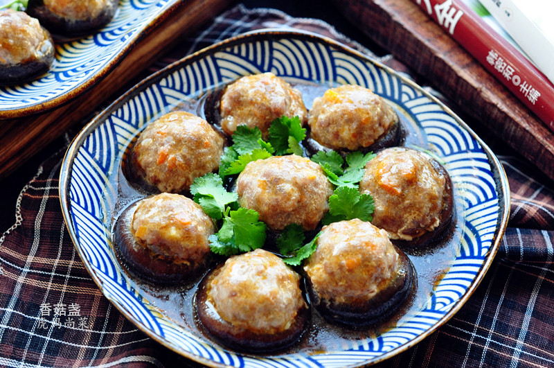 香菇的家常做法简单做法,鲜嫩多汁的红烧香菇简单易上手