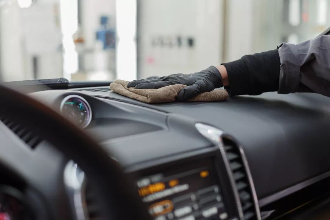 为什么老鼠喜欢藏在汽车发动机,老鼠为什么会钻到车里