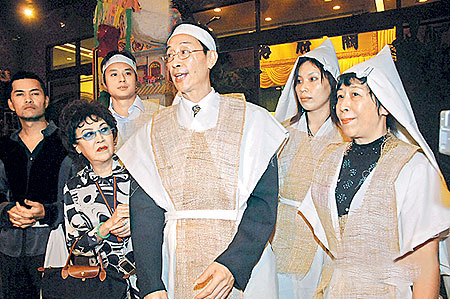 香港5位叔辈明星，本职比演戏更传奇，其中2人各有4个老婆