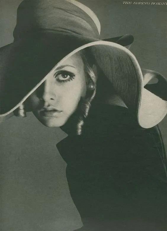 体重41kg的她，*翻推**了梦露性感丰腴的审美革命，成划时代流行符号