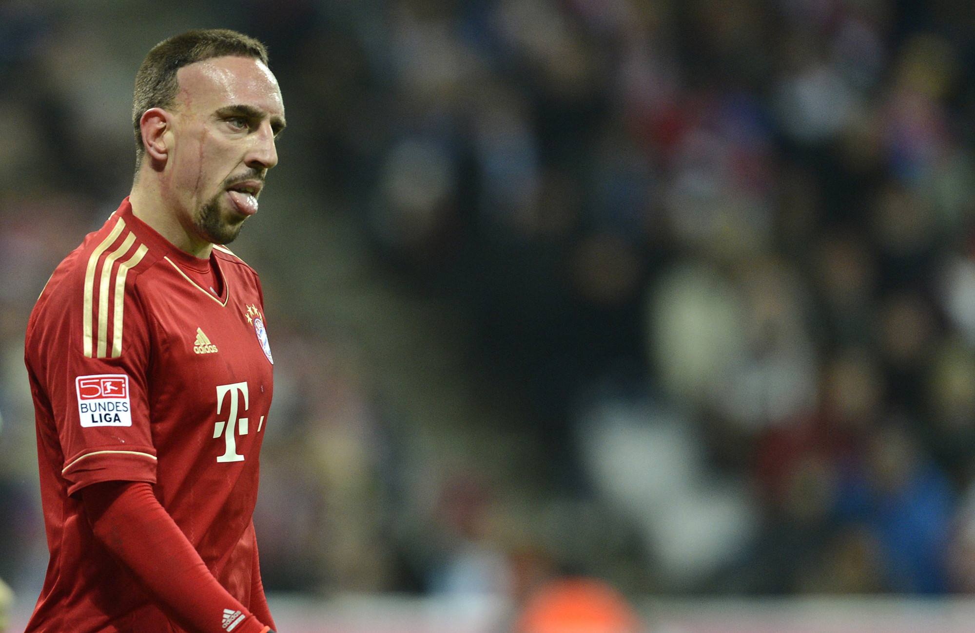 姆巴佩发文悼念贝肯鲍尔,姆巴佩致敬瓦拉内退出法国国家队