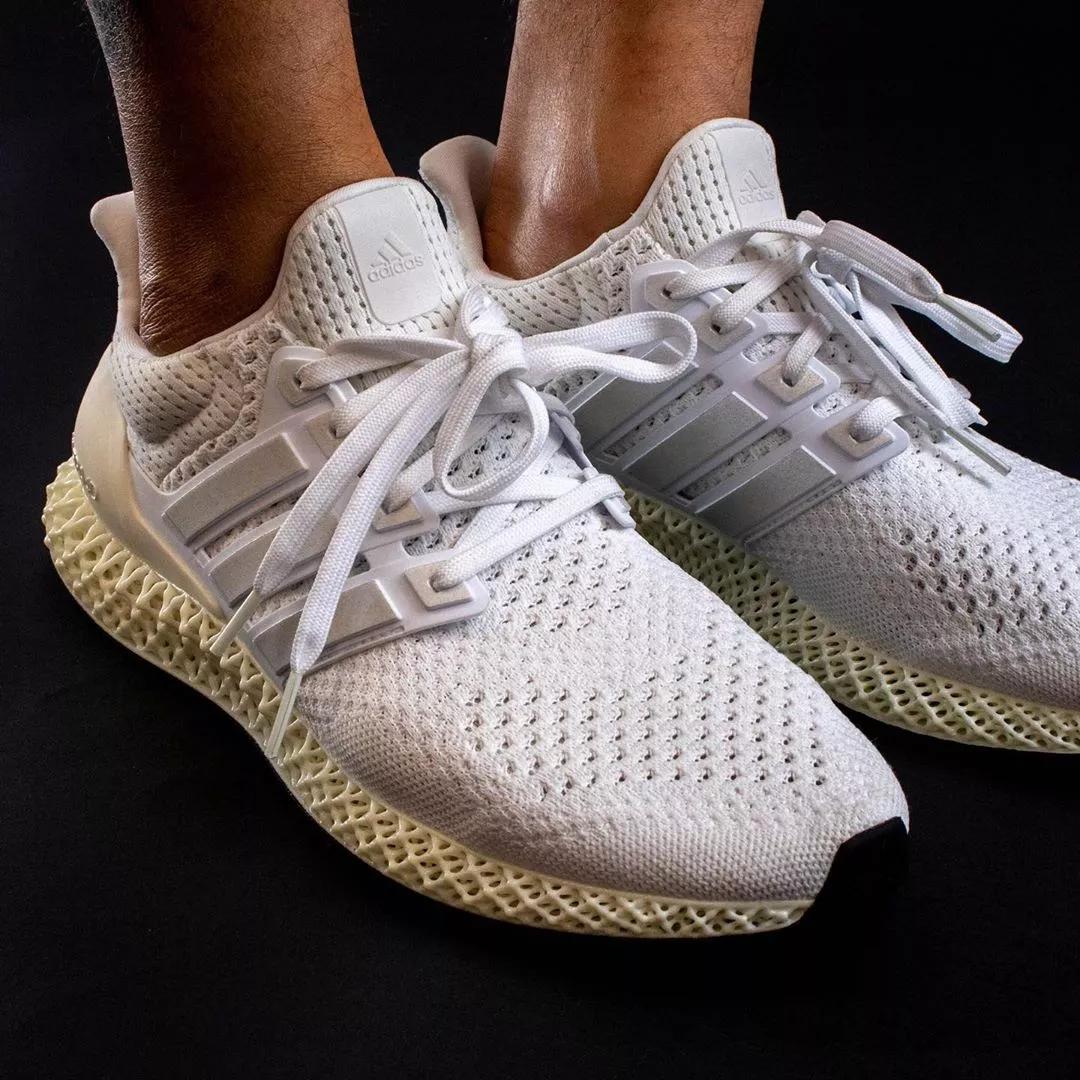 UB结合4D打印科技,阿迪全新跑鞋Ultra4D脚感怎么样?是真的贵