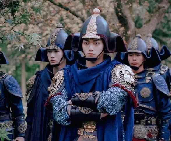 天生“花心脸”，痞帅不油腻，这6位自带坏男生魅力，不耍帅也酷