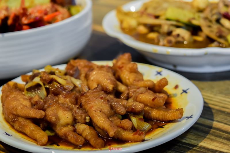 蒜蓉小龙虾肉质q弹吮指美味,充满味蕾的蒜香小龙虾