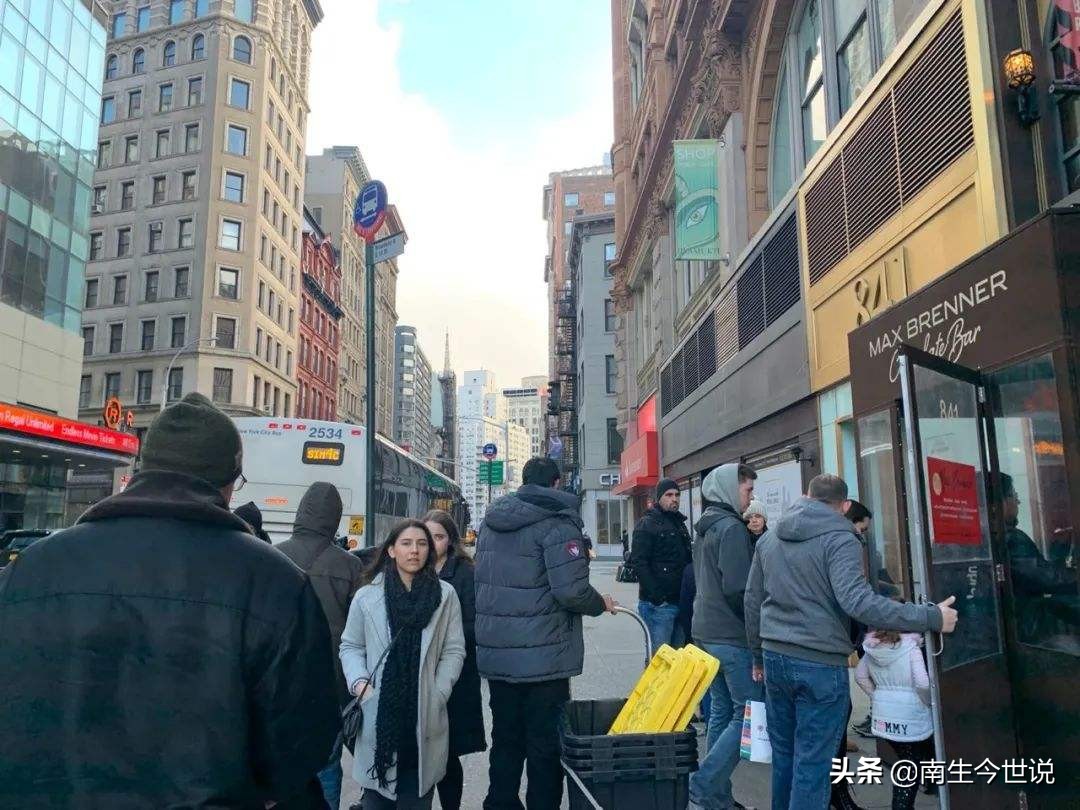 美国人一个月平均工资多少钱,美国人平均月收入多少美元