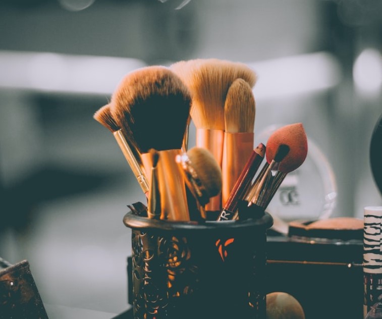 化妆遮瑕的正确步骤顺序,化妆的步骤是什么顺序