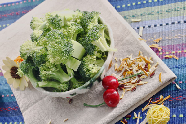 如何预防老人不长老年斑,为什么还不到四十岁就长老年斑