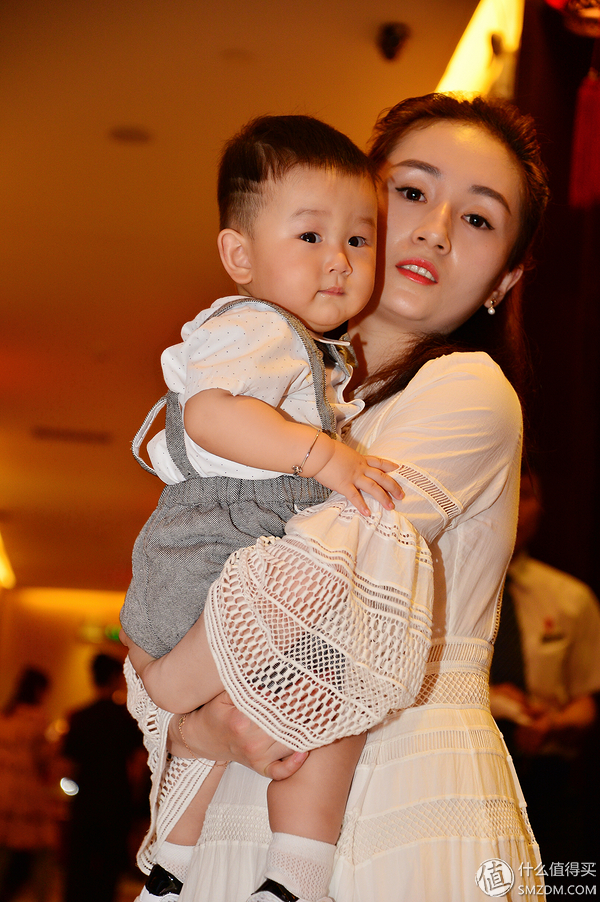 横跨20岁-55岁，钢铁直男也能学会的超简单拍妹技巧！