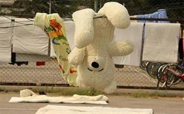 床单久睡不晒螨虫“成堆”？教你1招，不用洗不用晒，轻松除螨虫