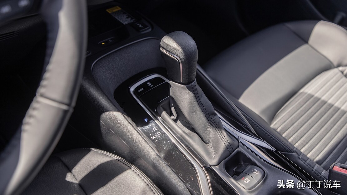 12款本田思域和12款卡罗拉哪个好,思域对比丰田卡罗拉