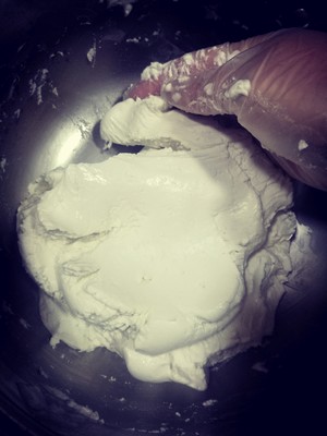 做年糕拿糯米粉做年糕放多少水,糯米粉做年糕很简单不要大米粉