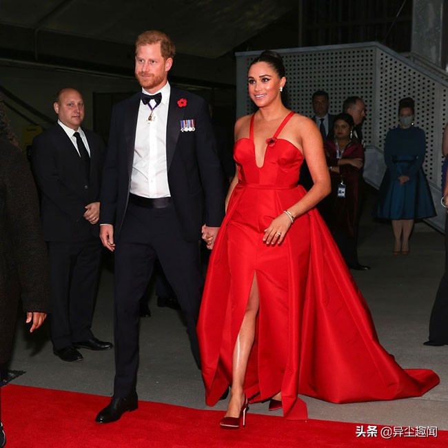 梅根哈里王子礼服,梅根王室礼服