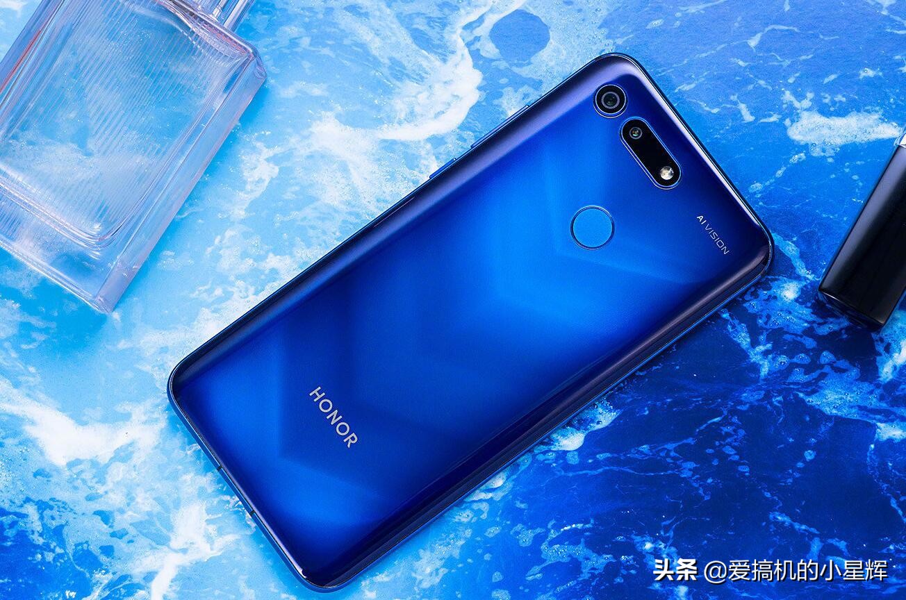 5.5英寸手机华为1500左右价位,1500元左右买红米还是华为手机好