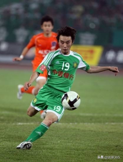 37岁前国脚倒挂金钩再救主,曾效力国安恒大,今成中甲第一福将